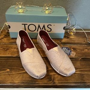 NWT WOMENS TOMS